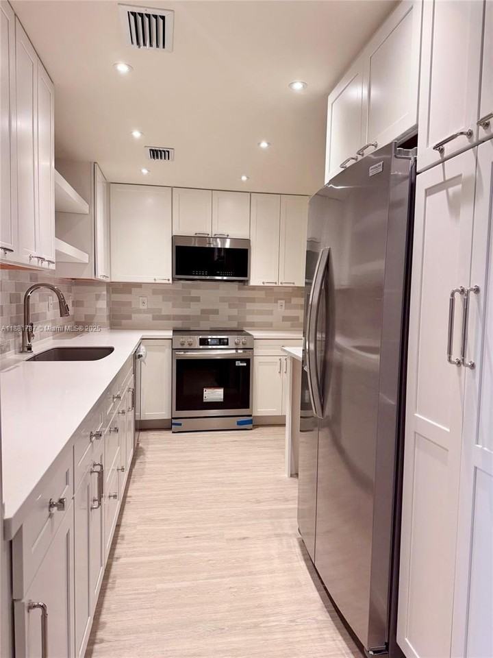 90 Edgewater Dr #212 - Photo 4 of 31