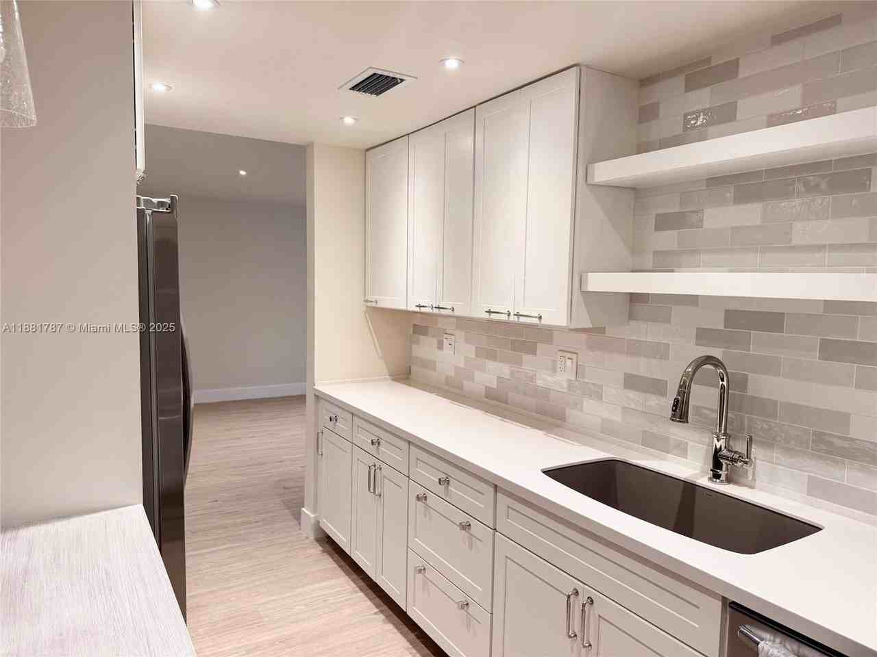 90 Edgewater Dr #212 - Photo 5 of 31