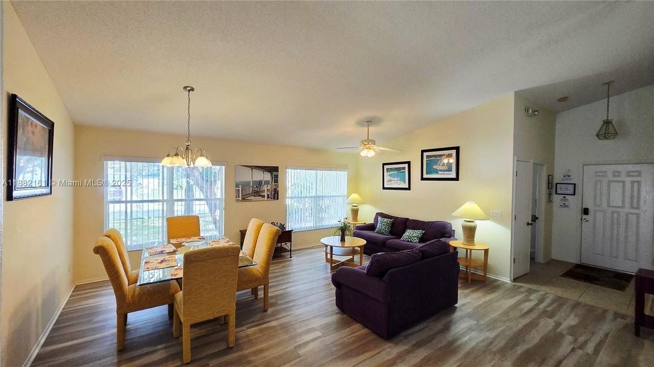 550 Castlemain Cir - Photo 2 of 19