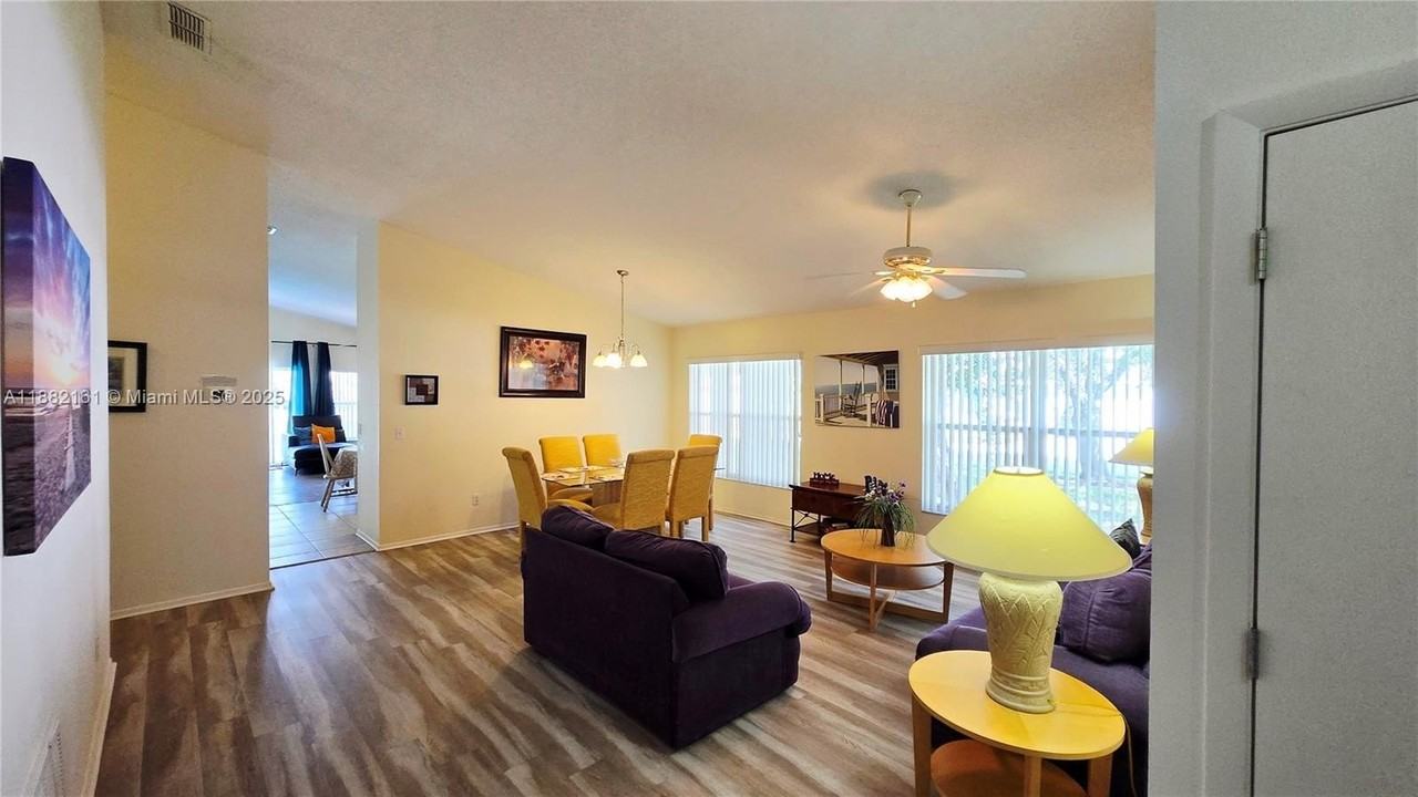 550 Castlemain Cir - Photo 4 of 19