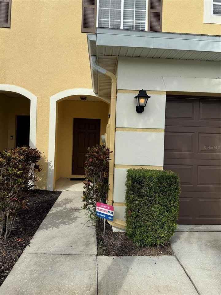 20460 Needletree Dr - Photo 2 of 28