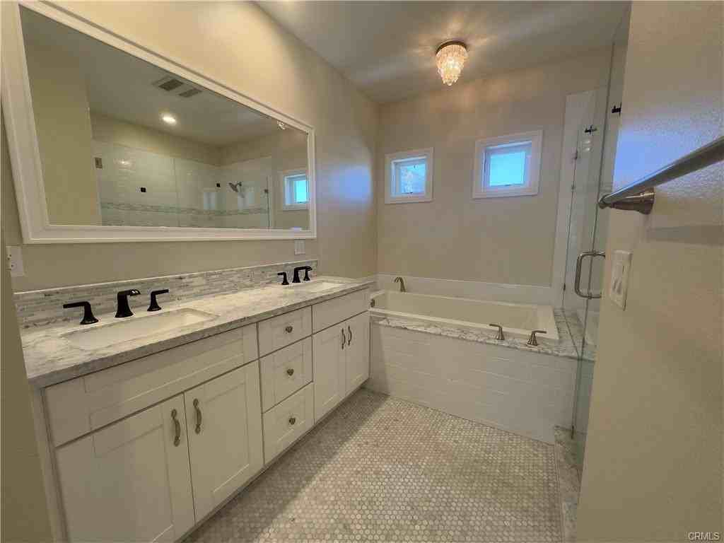 28836 Aloma Avenue - Photo 2 of 8