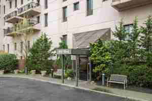 featured image of 100 W Broadway #7L