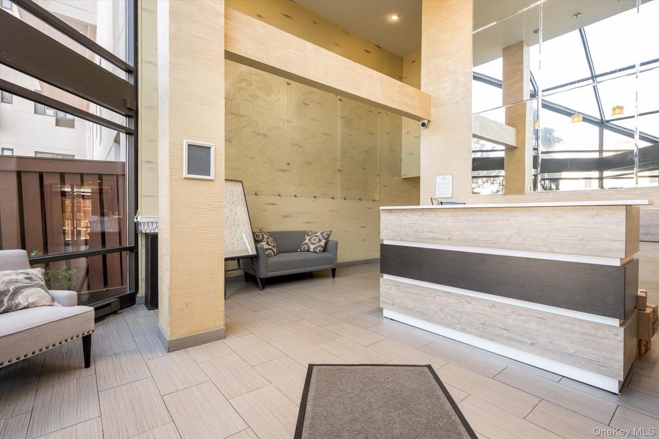 100 W Broadway #7L - Photo 2 of 33