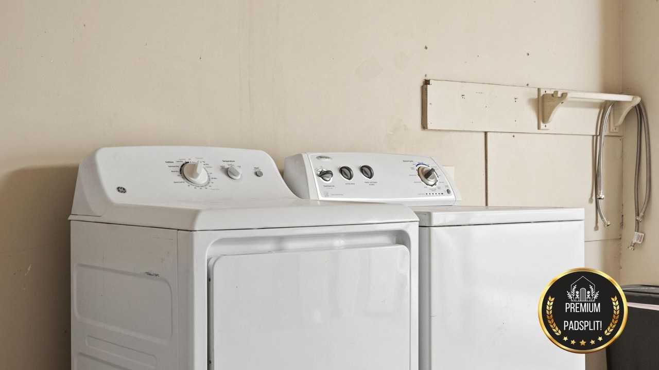 West Cedar Street - Photo 2 of 12