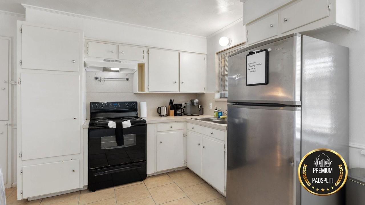 West Cedar Street - Photo 3 of 12