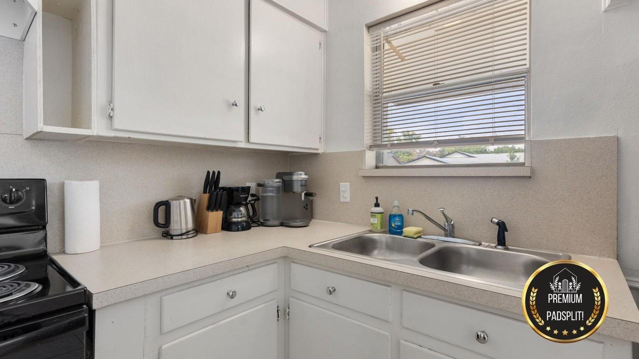 West Cedar Street - Photo 7 of 12