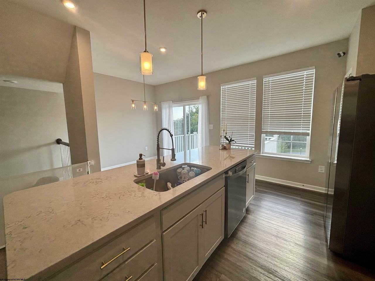 50 Dover Ct - Photo 3 of 24