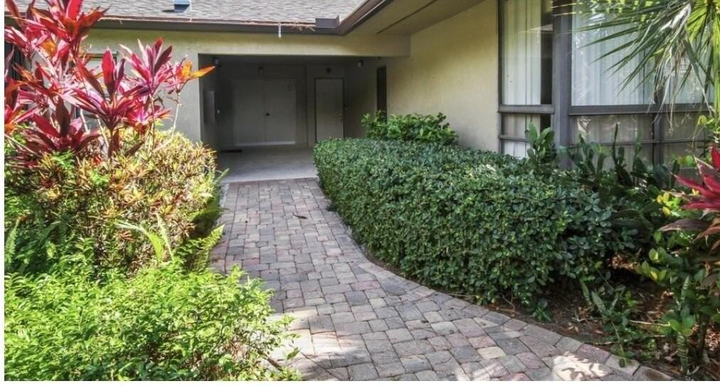 7507 Greenlake Way #B - Photo 2 of 20