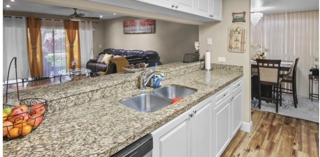 7507 Greenlake Way #B - Photo 4 of 20