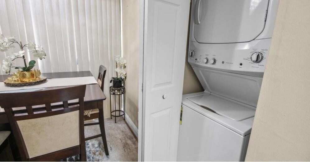 7507 Greenlake Way #B - Photo 6 of 20