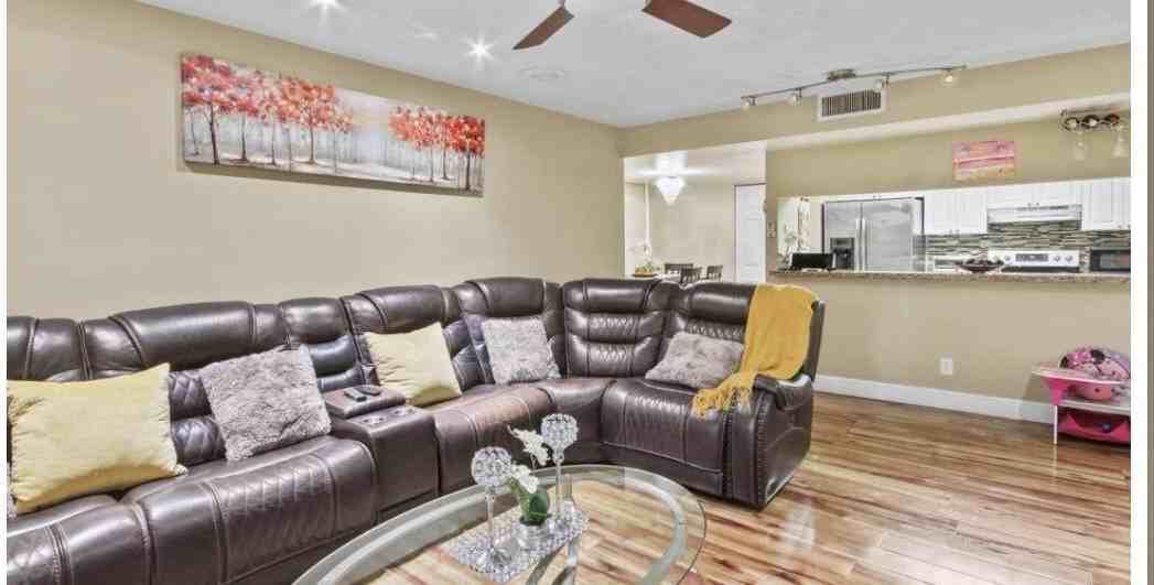 7507 Greenlake Way #B - Photo 7 of 20