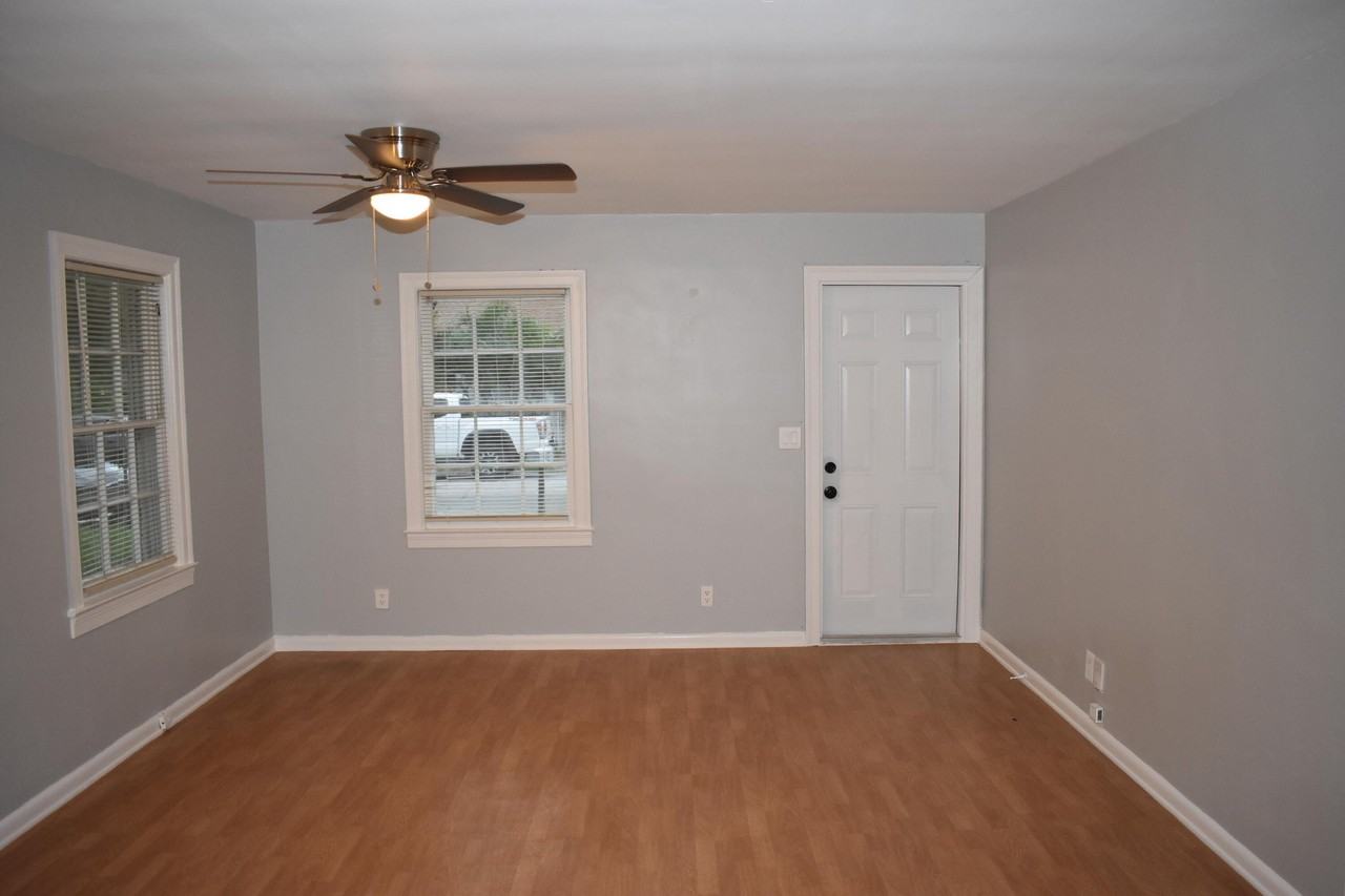 940 Bignonia Rd - Photo 2 of 8