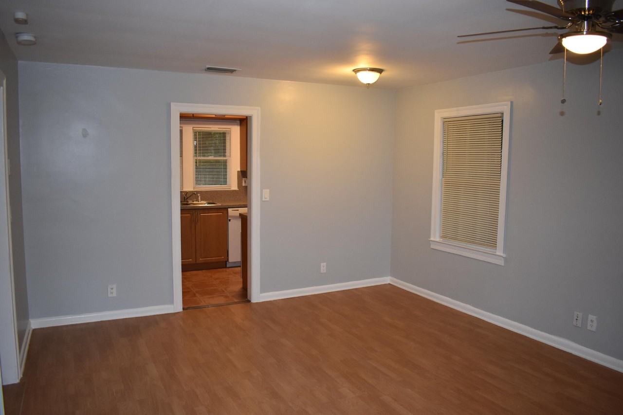 940 Bignonia Rd - Photo 3 of 8