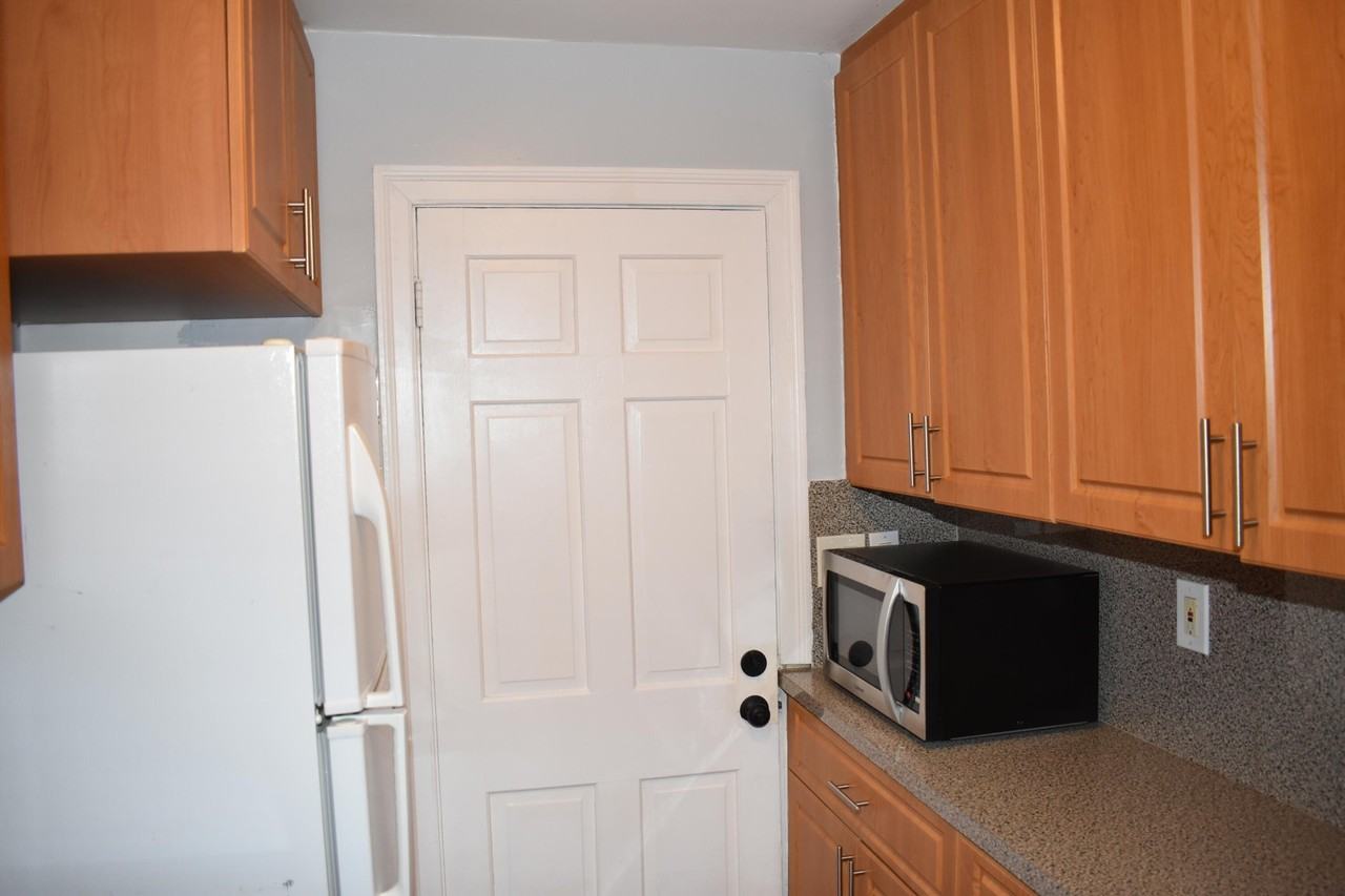 940 Bignonia Rd - Photo 6 of 8