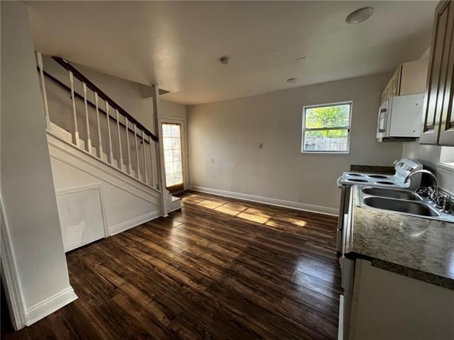 4824 4th Street - Photo 3 of 12