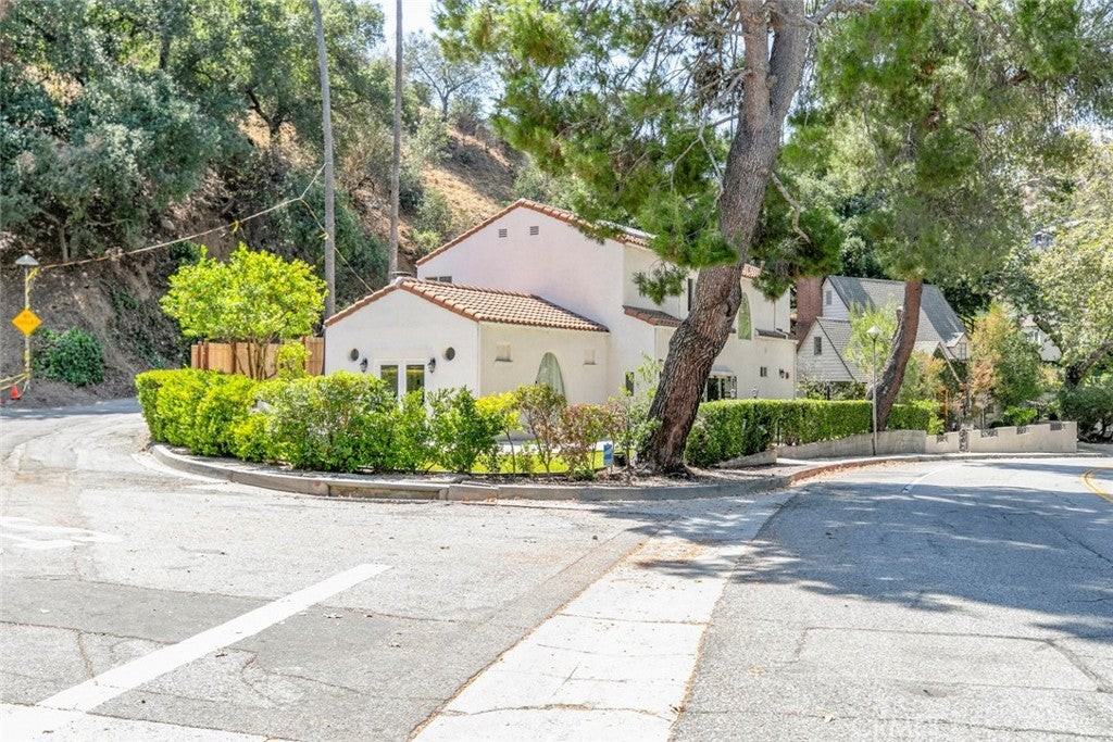 2644 E Chevy Chase Dr - Photo 5 of 50