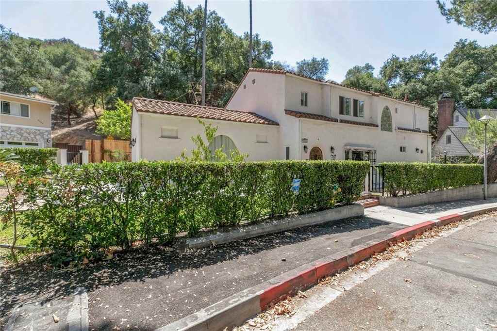 2644 E Chevy Chase Dr - Photo 6 of 50