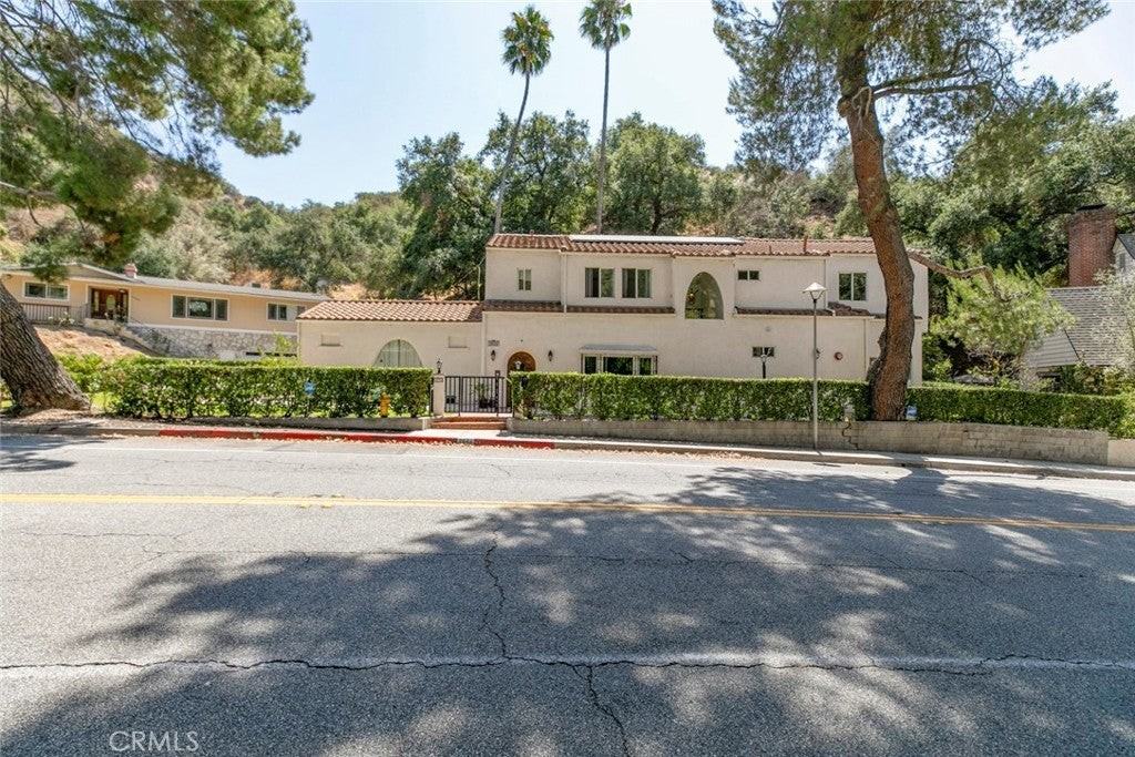 2644 E Chevy Chase Dr - Photo 7 of 50