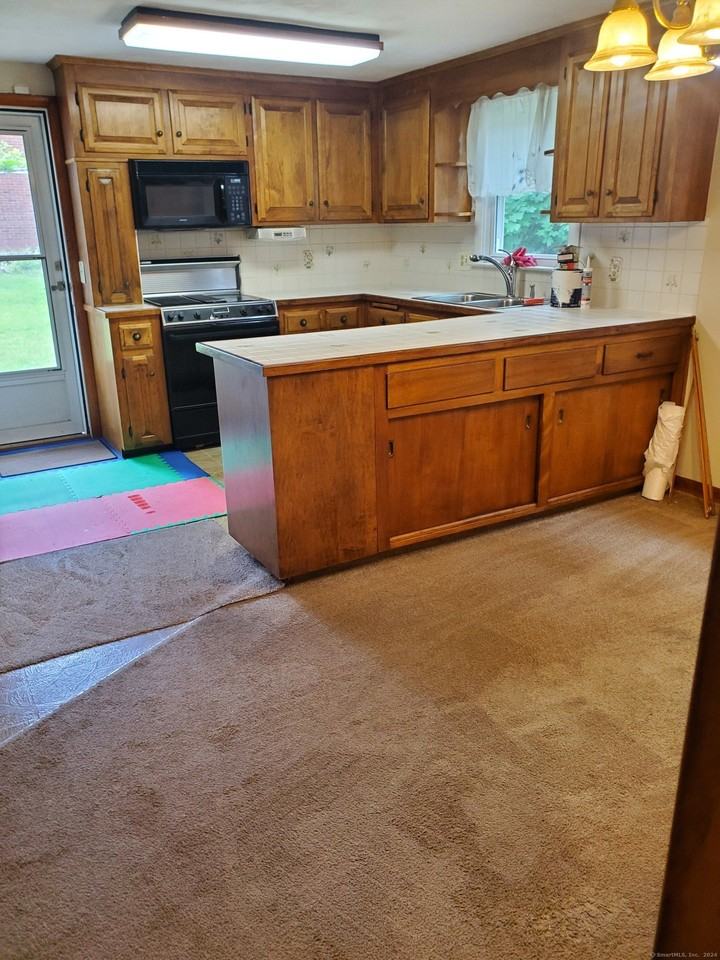 61 Grant Rd - Photo 4 of 12