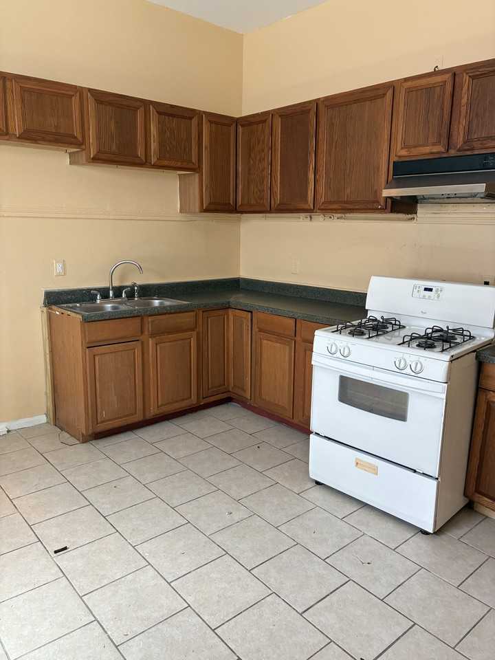 8610 Belfast Street - Photo 5 of 8