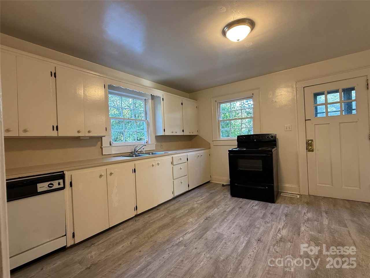 505 Franklin Ave - Photo 3 of 9