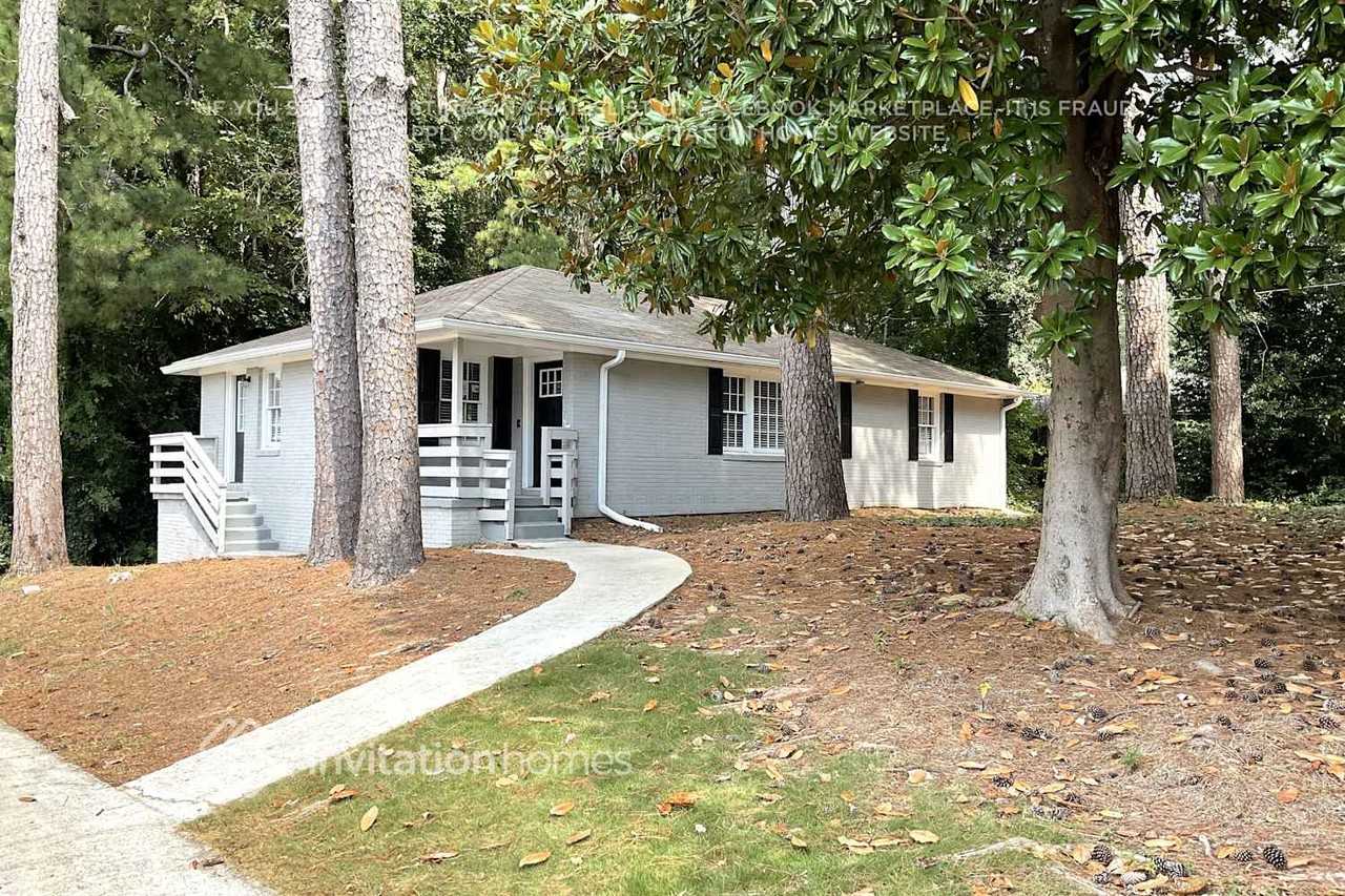 705 Pinehill Dr SE - Photo 2 of 21