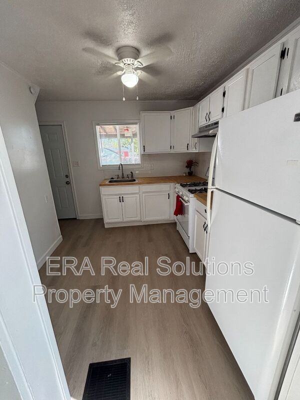 2678 Eakin Rd - Photo 3 of 9