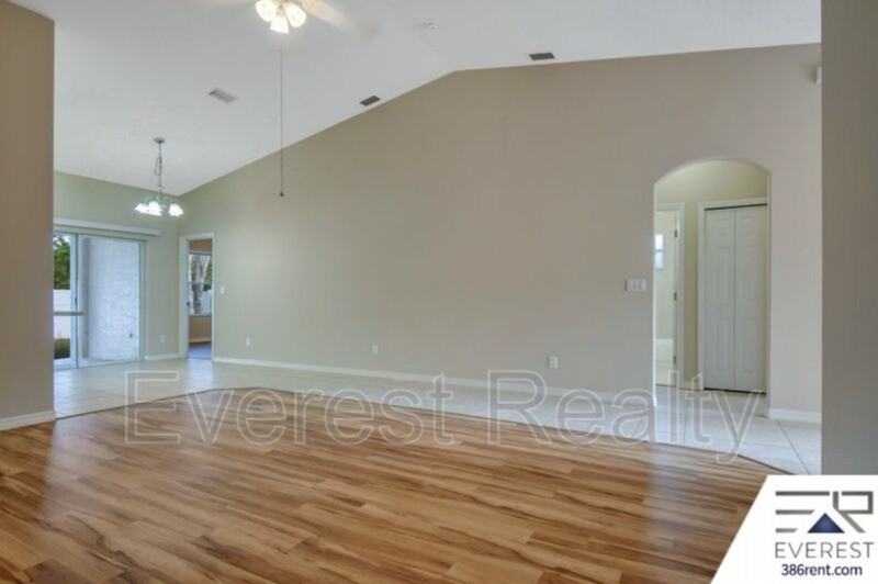 27 Raintree Pl #B - Photo 7 of 32