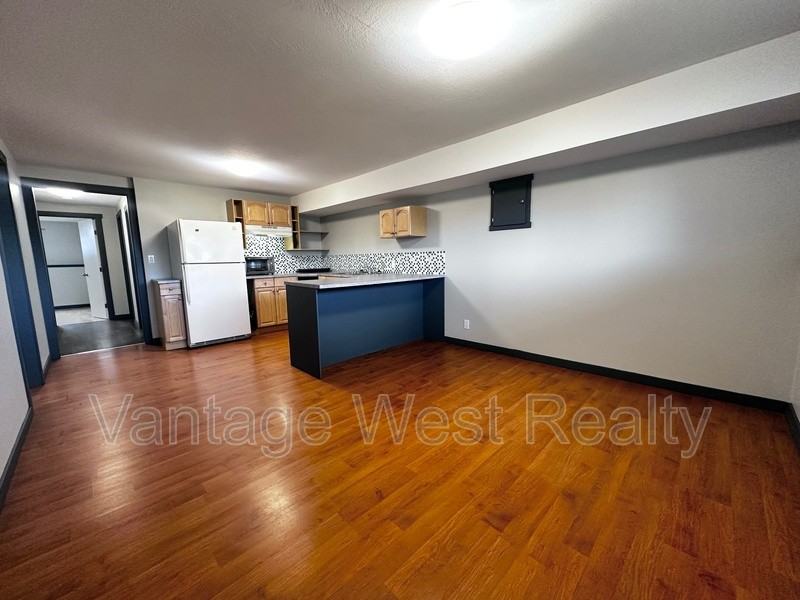 697B Belgo Rd - Photo 3 of 17