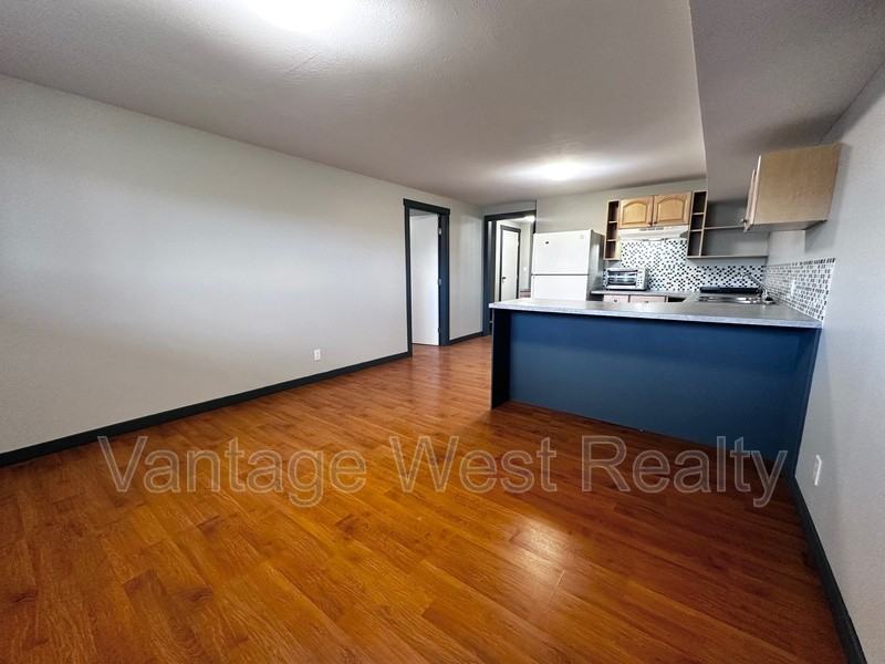697B Belgo Rd - Photo 4 of 17