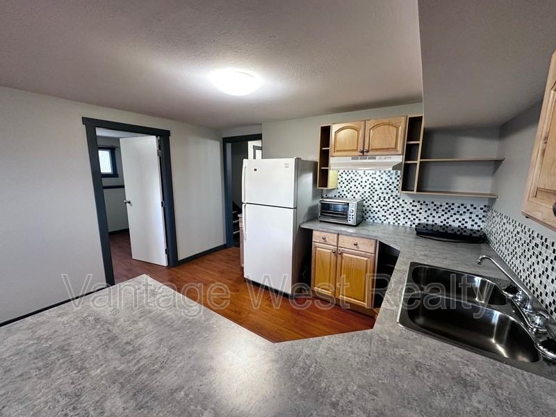 697B Belgo Rd - Photo 5 of 17