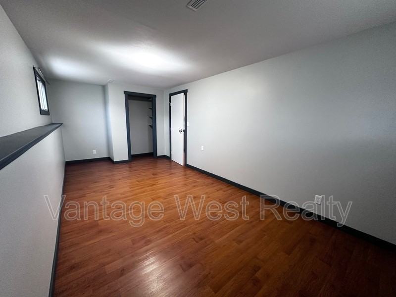 697B Belgo Rd - Photo 6 of 17
