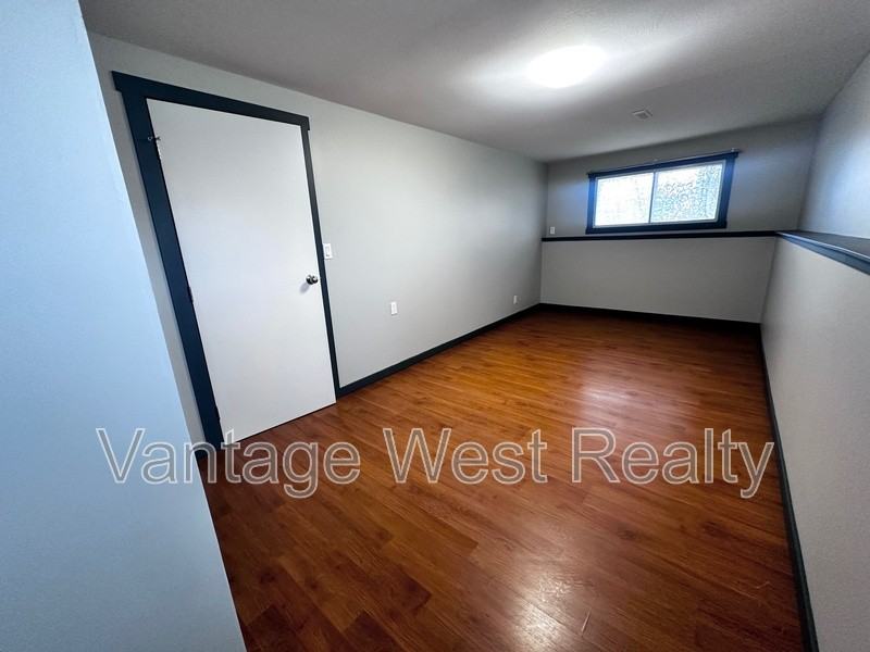 697B Belgo Rd - Photo 7 of 17