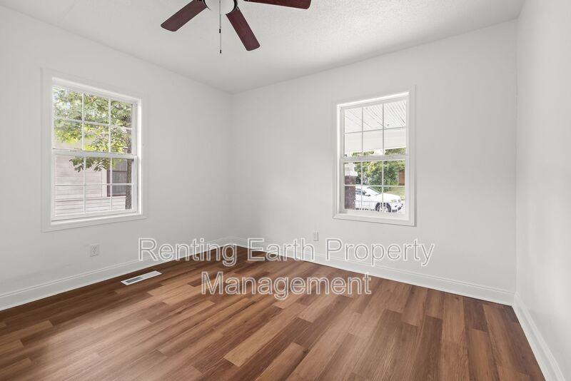 2619 Avenue F - Photo 4 of 18