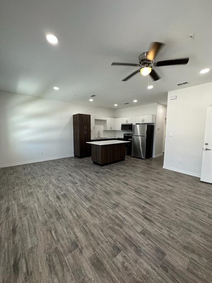302 Sylvia Handy Drive - Photo 2 of 19