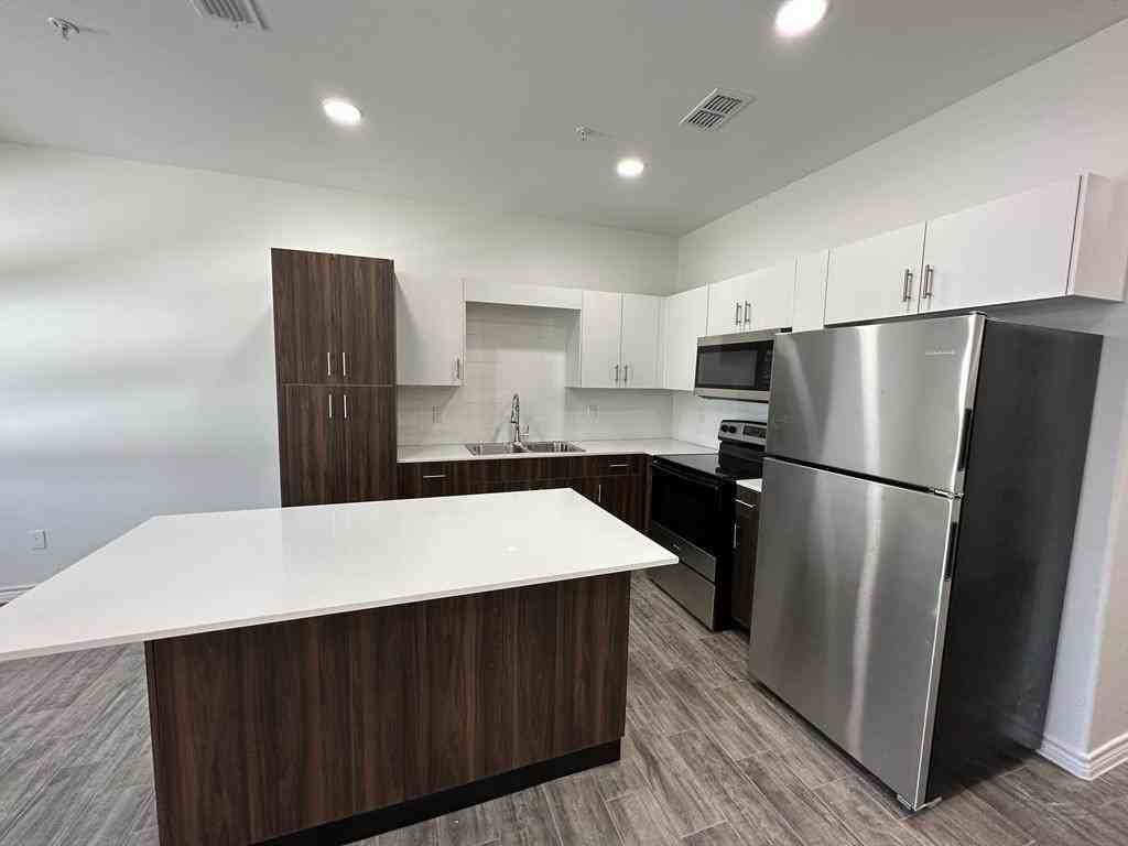 302 Sylvia Handy Drive - Photo 5 of 19
