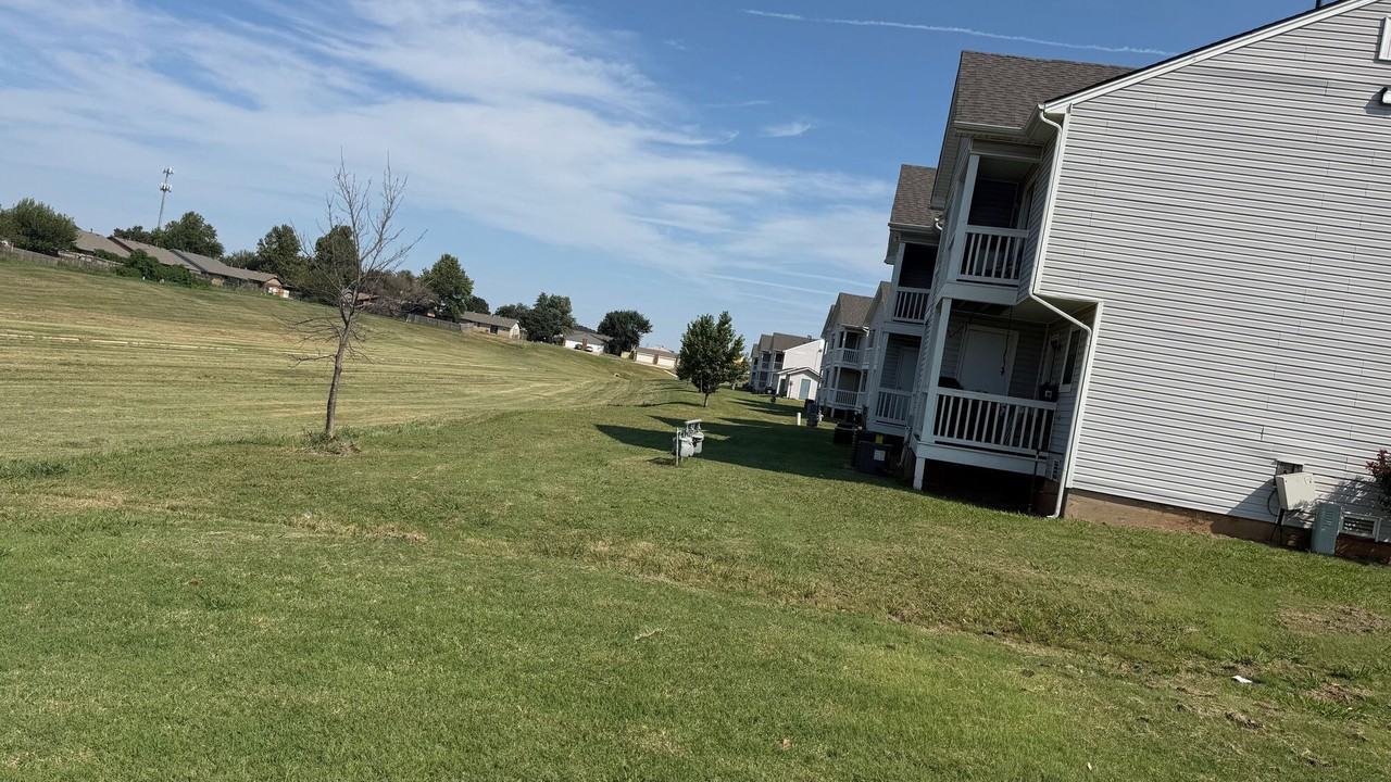 Victoria Park - Photo 4 of 32