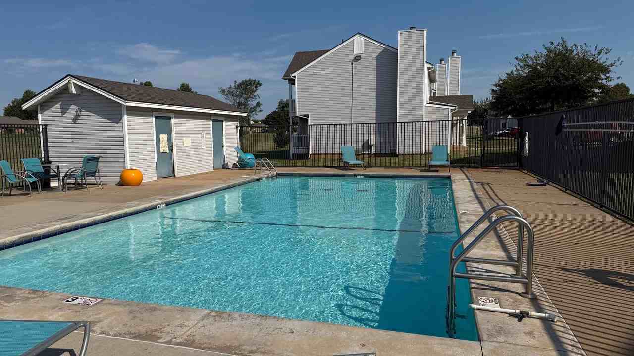 Victoria Park - Photo 5 of 32