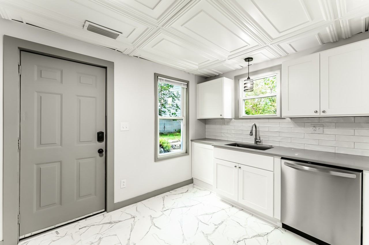 210 Dewey Street - Photo 3 of 20