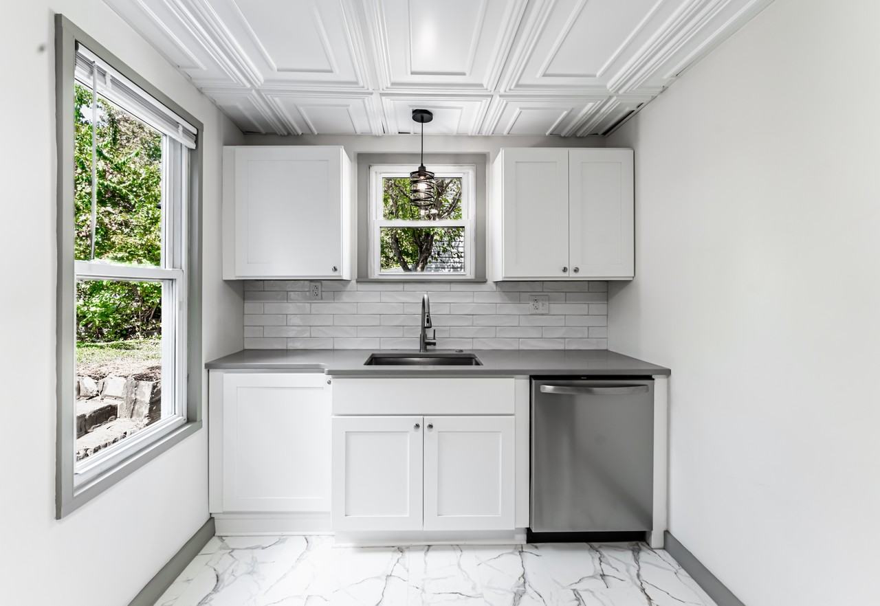 210 Dewey Street - Photo 5 of 20