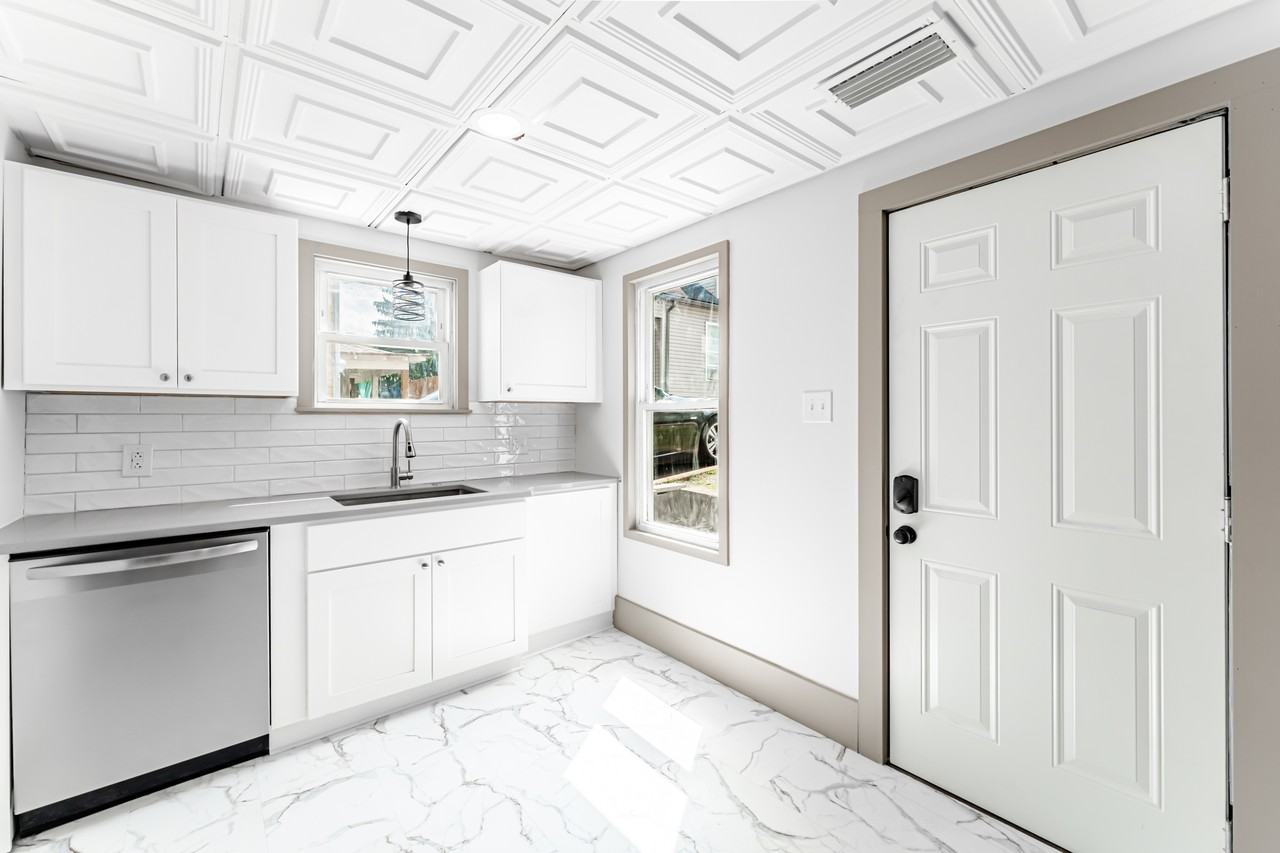 212 Dewey Street - Photo 4 of 18