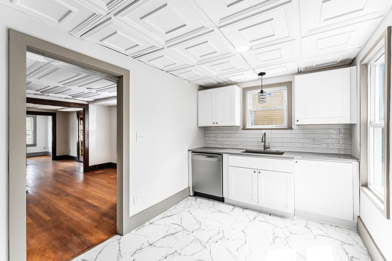 212 Dewey Street - Photo 5 of 18