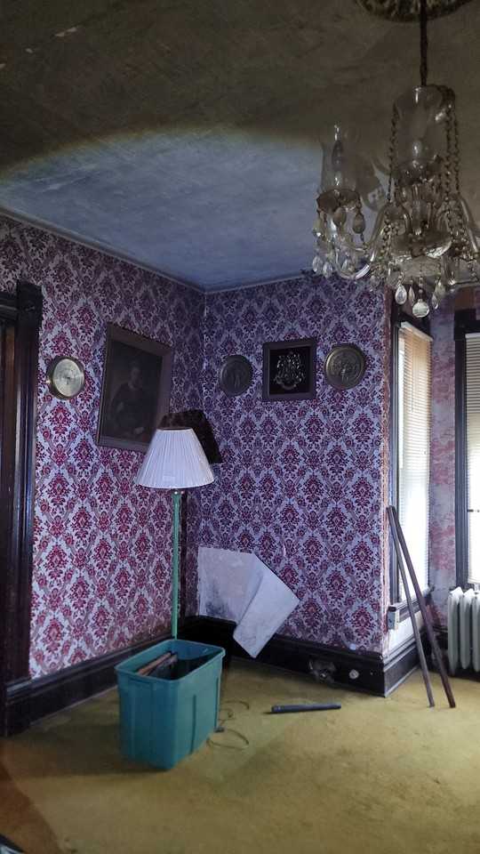 2401 N Summit St - Photo 2 of 6