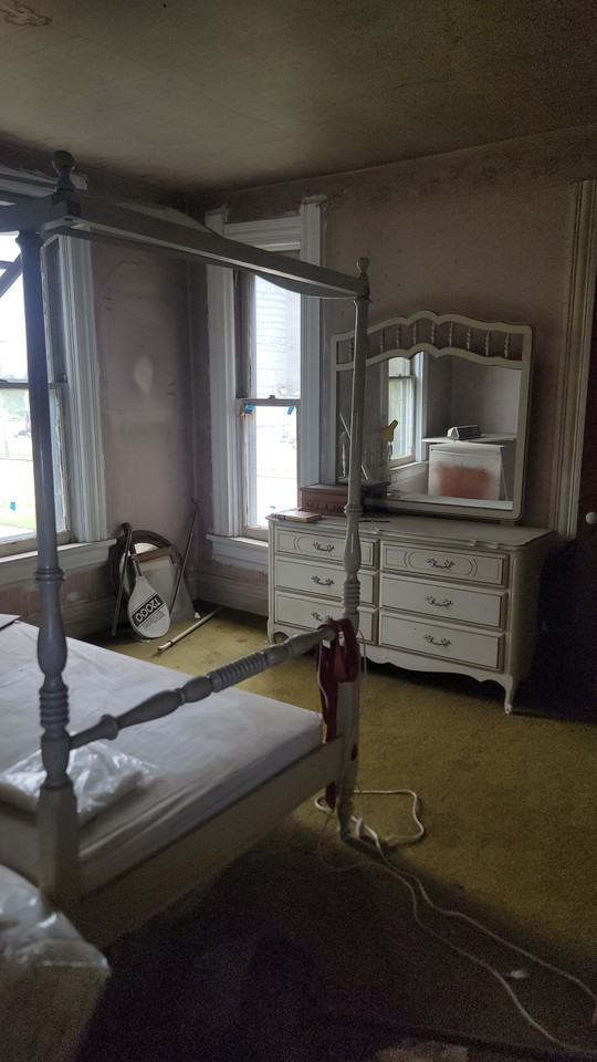 2401 N Summit St - Photo 3 of 6
