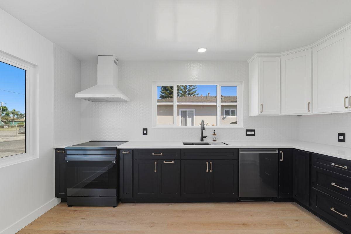 9312 S 6th Ave - Photo 3 of 8