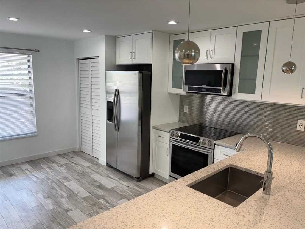 1629 Riverview Road ##120