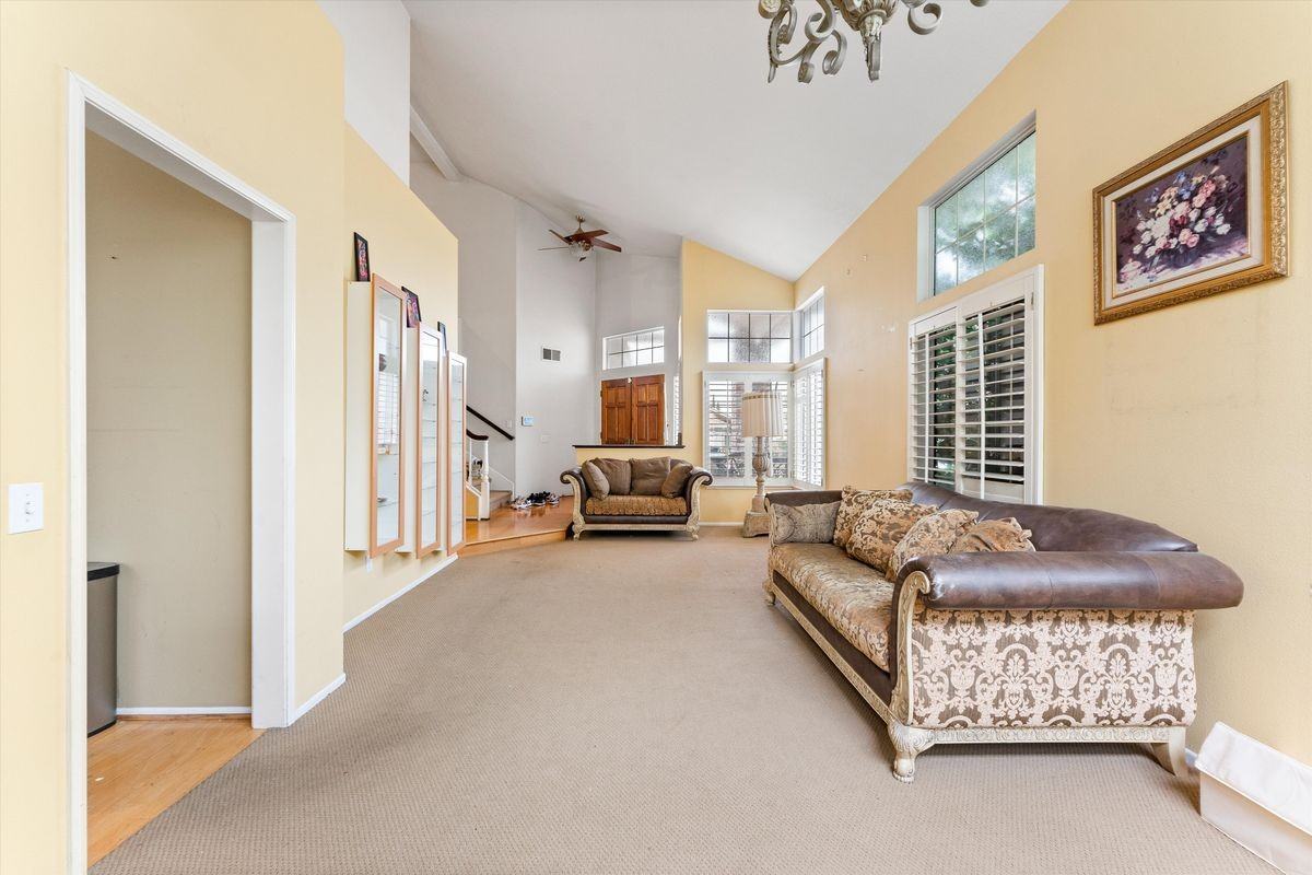 13776 Monteverde Dr - Photo 3 of 14