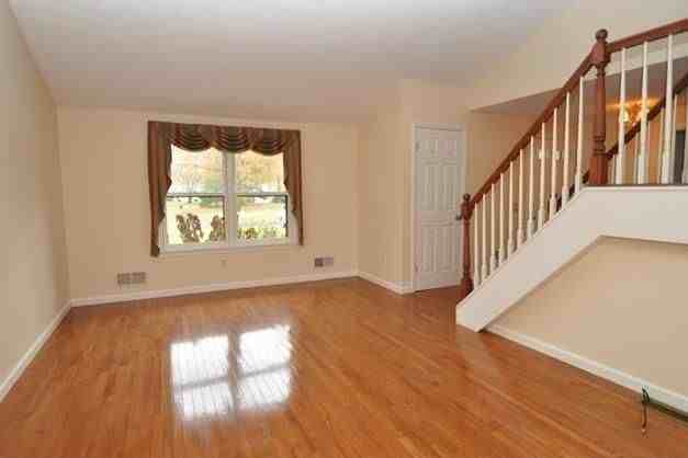 19 Weyburn Way - Photo 2 of 17