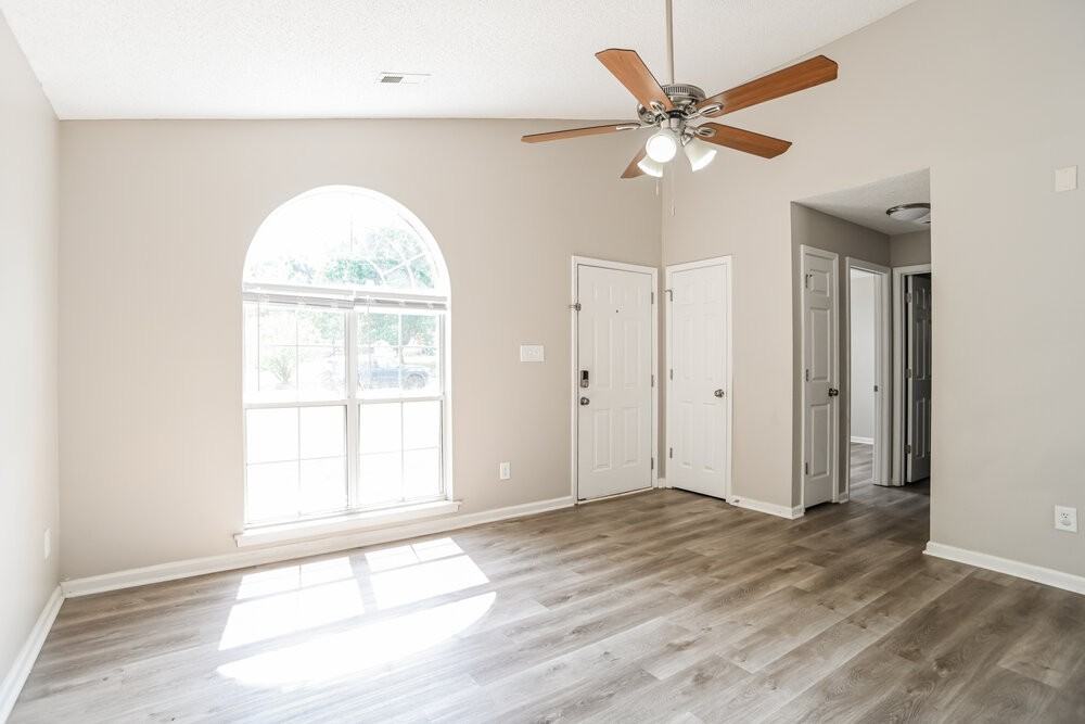 910 Milkfarm Ct - Photo 3 of 16